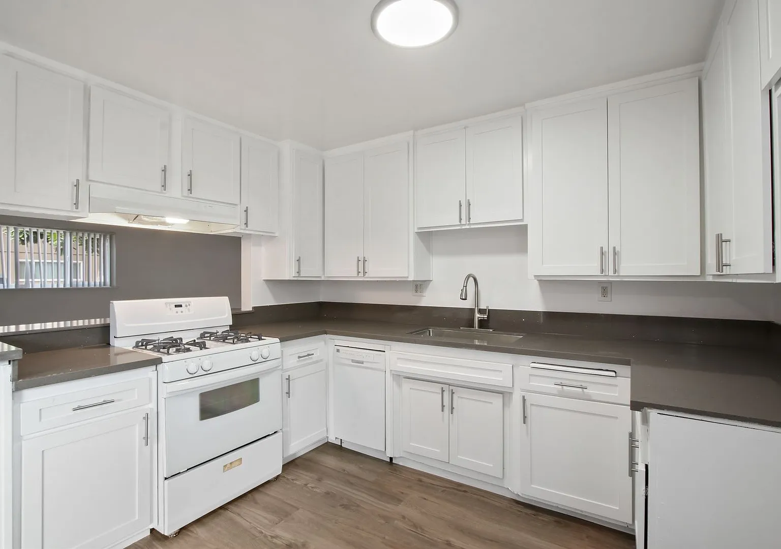 Stillman Apartments — Photo 1