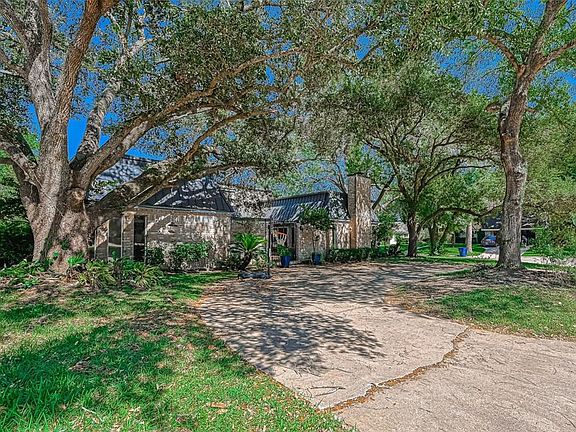 2nd image of 3043 Golden Hills Ln