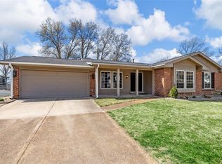 1015 Julianna Dr, Ballwin, MO 63011