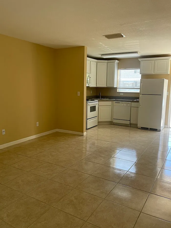 2 bed, 1.5 bath, 860 sqft, $1,475 — Photo 2