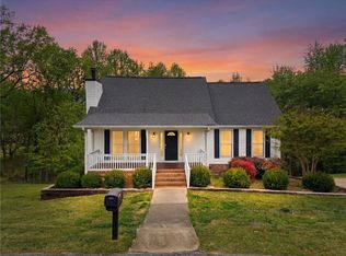 17 Hester Rd, Greenville, SC 29609