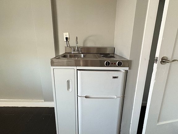 3rd image of 3572 E 8th St #9