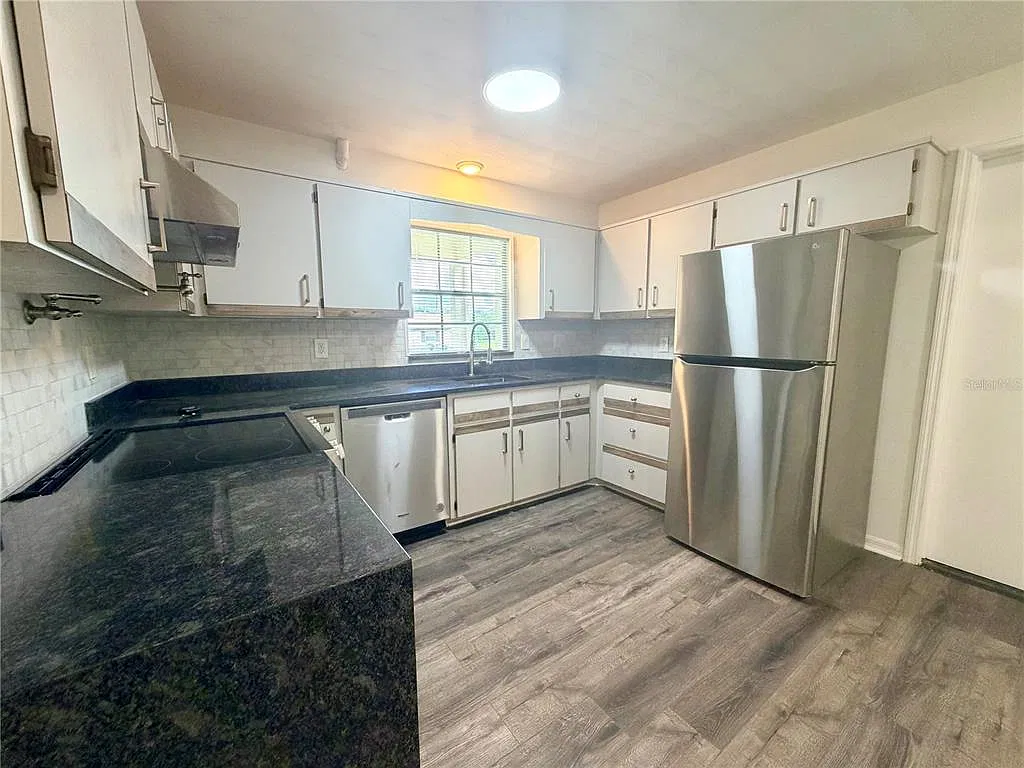2 bed, 2.0 bath, 980 sqft, $1,550 — Photo 4