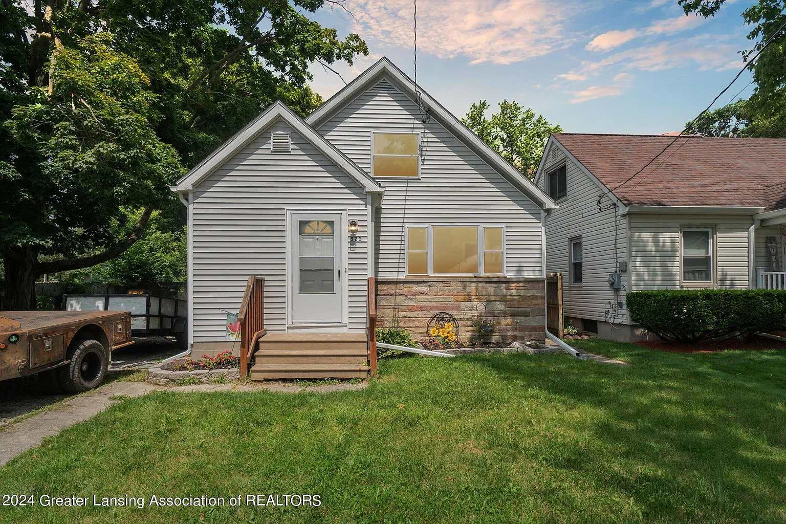 823 Edison Ave photo 1