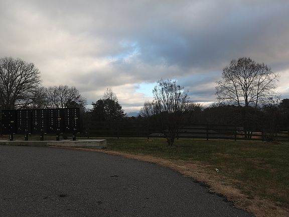 4th image of 380 River Farm Dr
