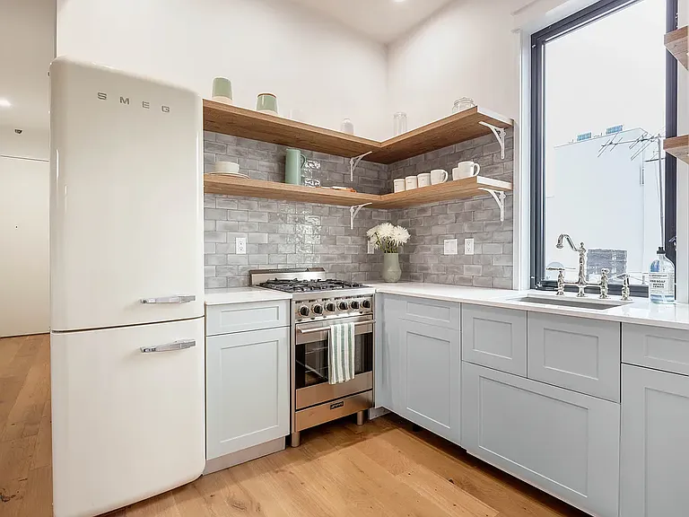 1370 Greene Ave #3R — Photo 2