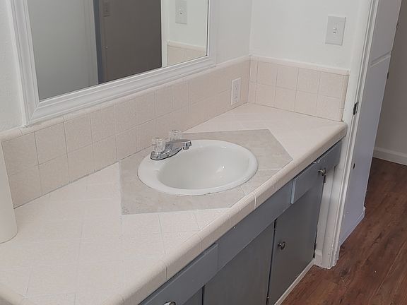 2nd bath sink
