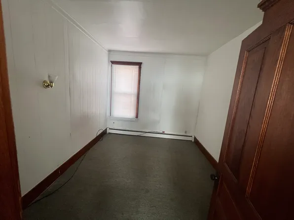 20 Bunn St APT 2, Amsterdam, NY 12010