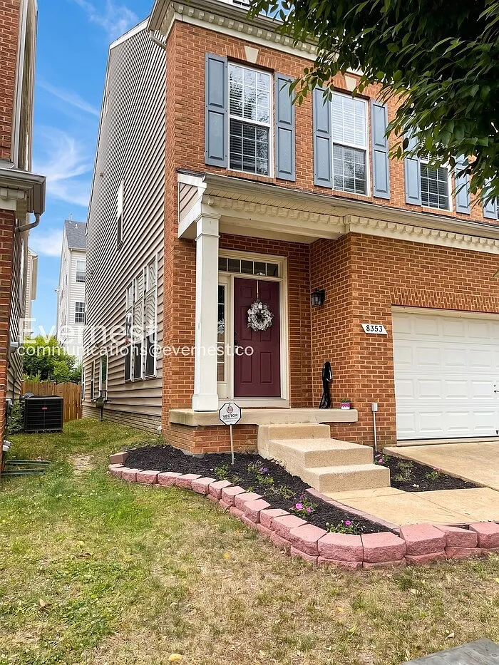 4 bed, 2.5 bath, 3472 sqft, $4,400 — Photo 2