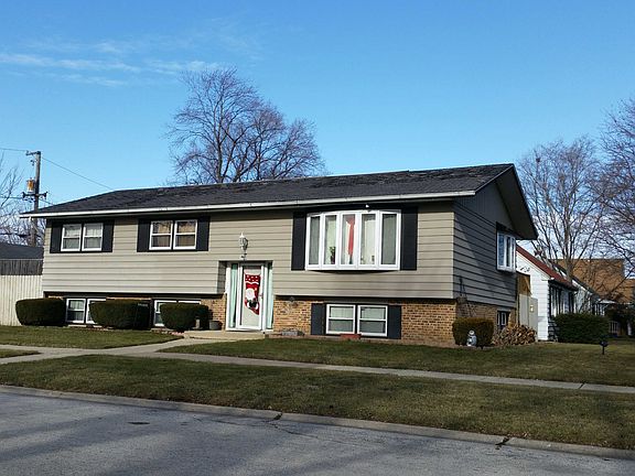 3rd image of 7824 Lockwood Ave