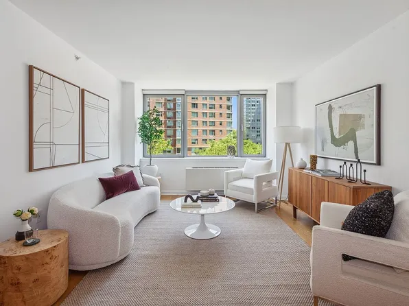 425 Main St APT 9T, New York, NY 10044