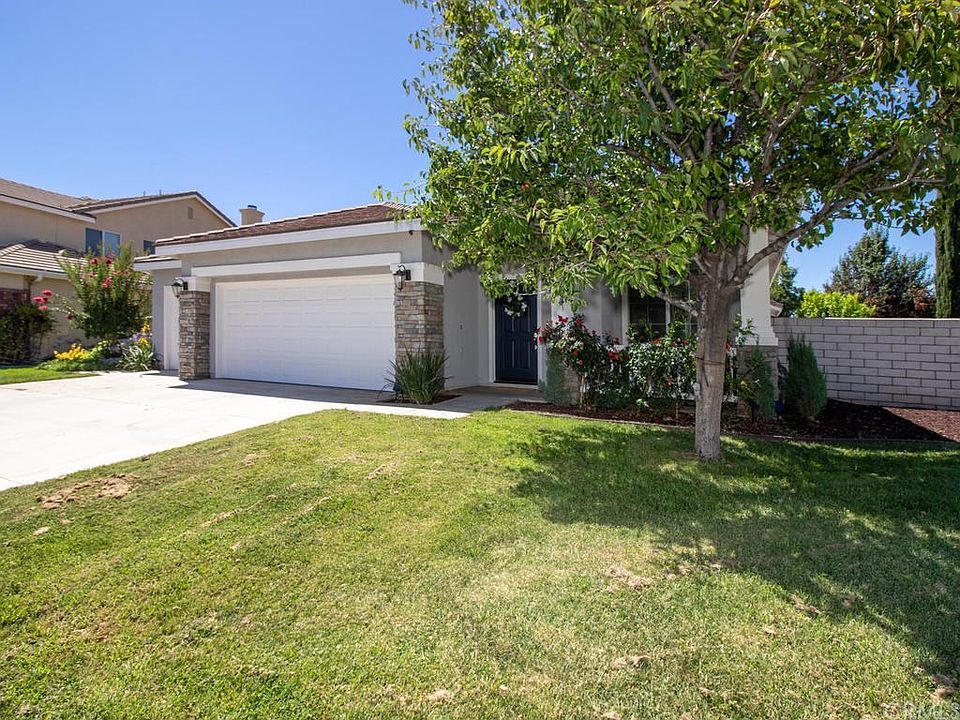 1st image of 31724 Crimson Dr