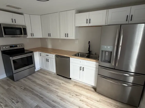 64 Union St Unit A, Hartford, WI 53027