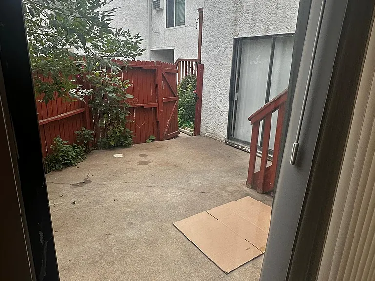 1315 Estes St #16-C — Photo 9