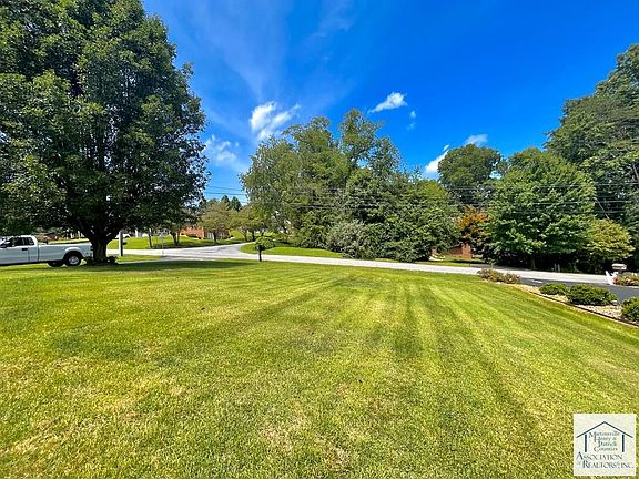 3rd image of 91 Fairview Dr