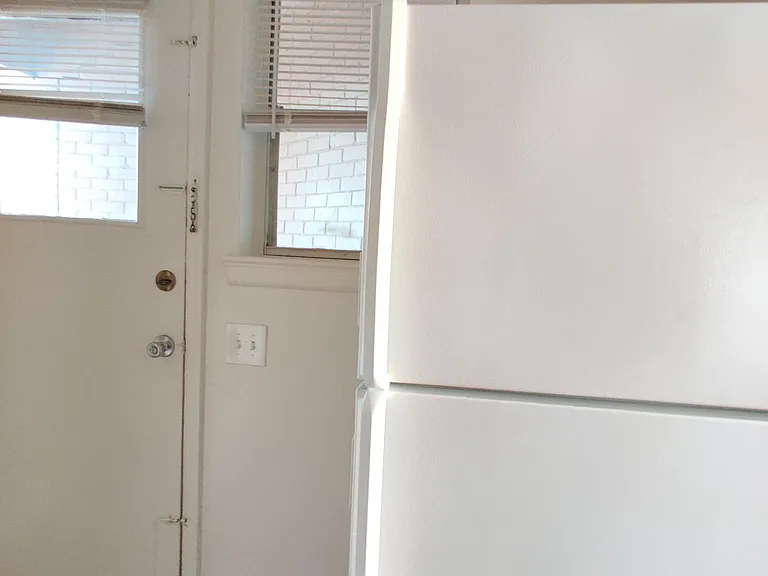 5729 Martel Ave #D — Photo 12