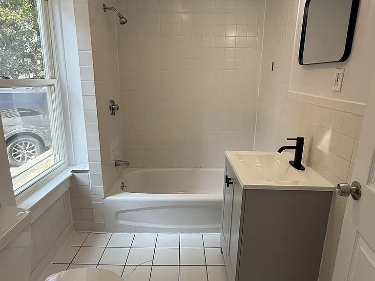 8 Greylock Rd — Photo 5