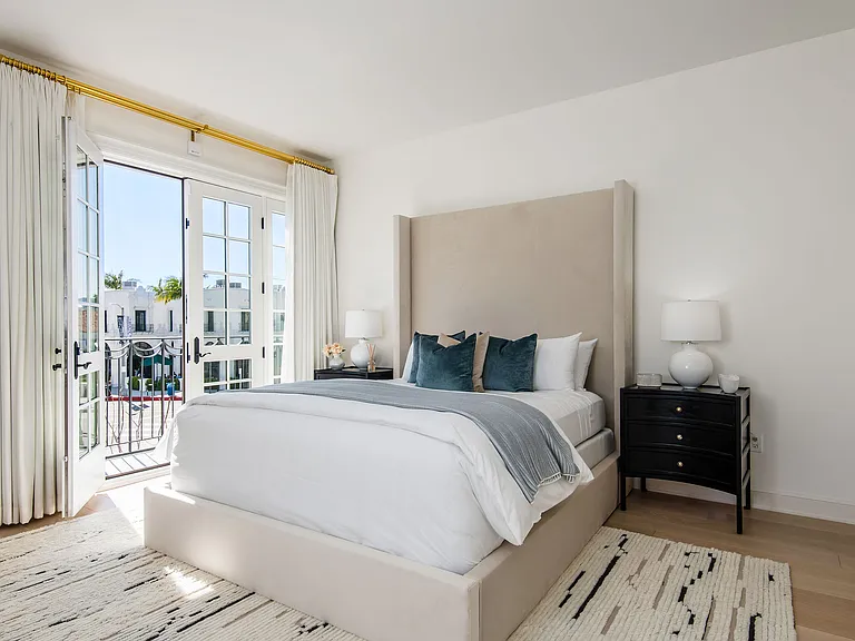 The Residences at Palisades Village — Photo 14
