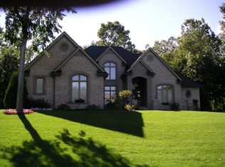 9900 Rolling Greens Dr, Pinckney, MI