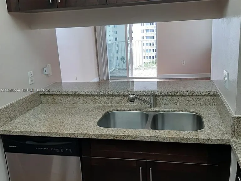 800 N Miami Ave #E-1001 — Photo 8