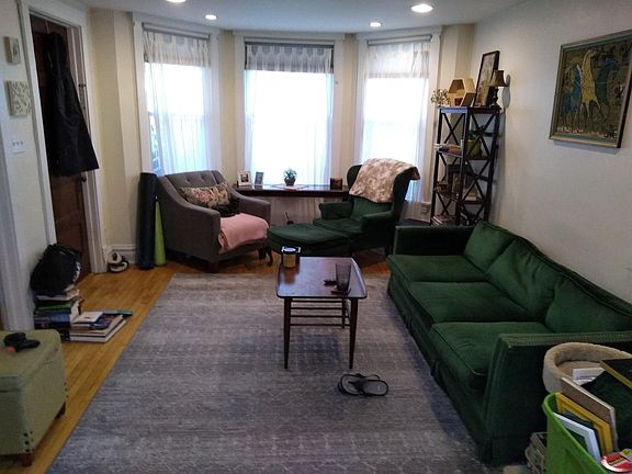 2nd image of 2111 W Montrose Ave #1