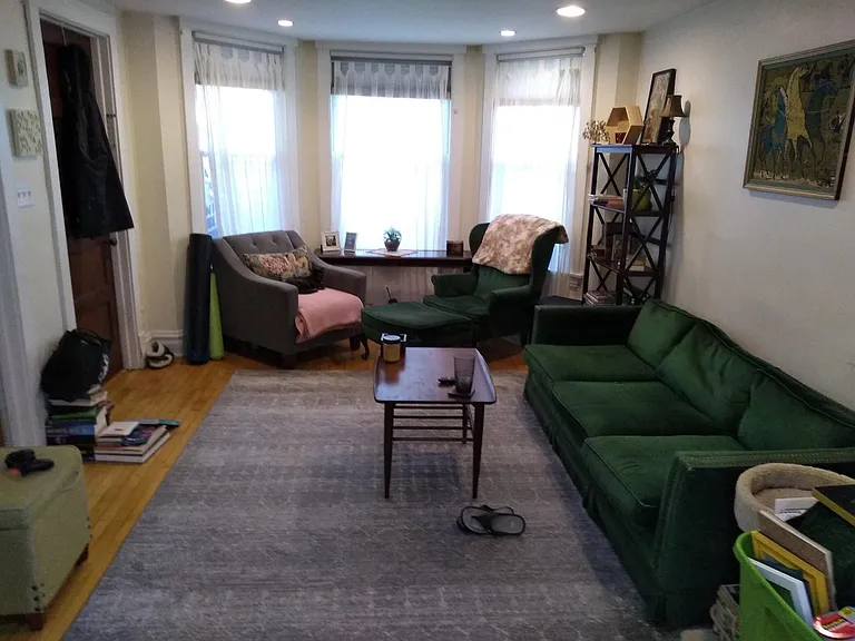 2111 W Montrose Ave #1 — Photo 2
