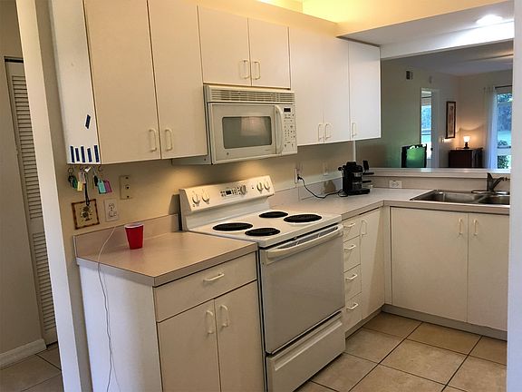 5th image of 161 Robin Hood Cir Unit 103