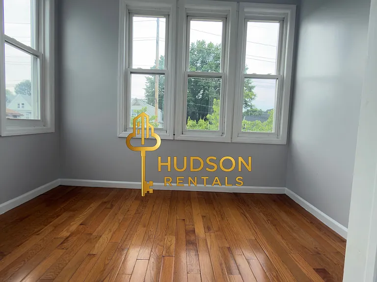 550 Garfield Ave #3F — Photo 2
