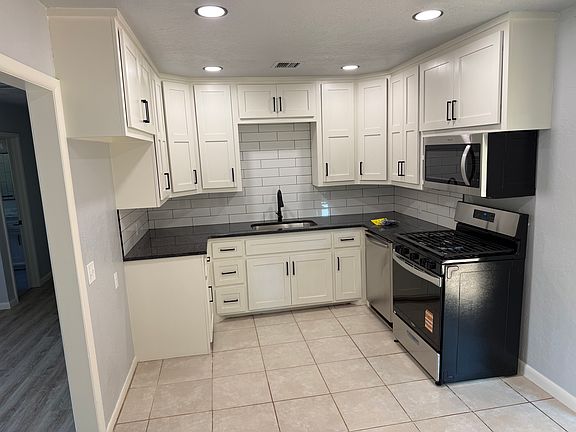 2nd image of 408 W Pierce St