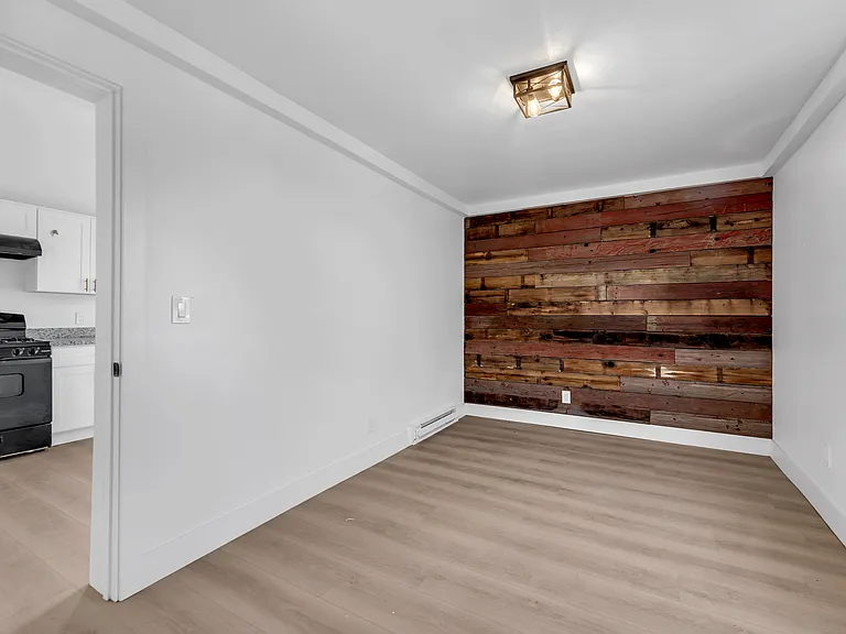 950 W 7th St #3 — Photo 3