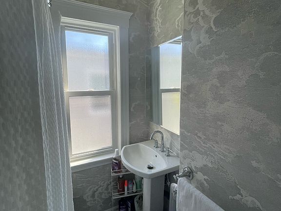 4th image of 17 Germania St #3