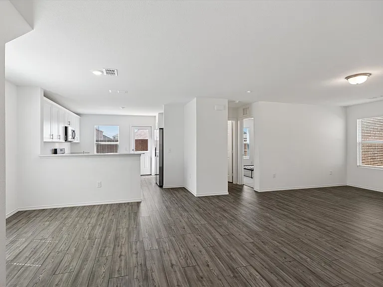 14020 Earlham St — Photo 6