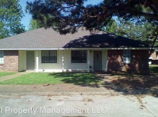 111 Logan Dr APT B, Starkville, MS 39759