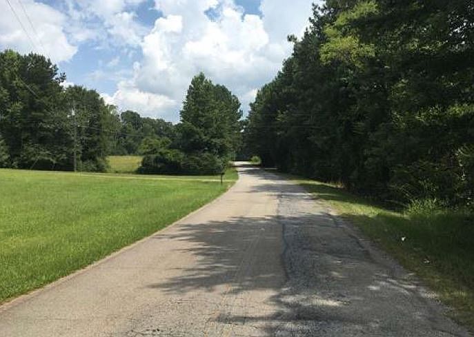2nd image of 235 Horseshoe Bend Rd