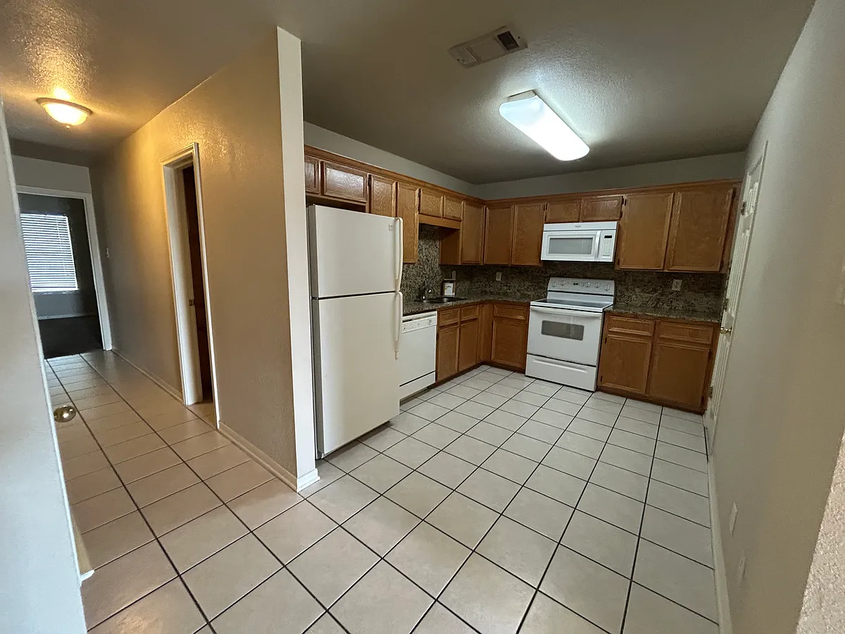 Building Photo - 4506 Pennington Ave #B