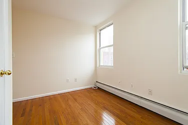 Rented by SubHut Realty USA, Inc.