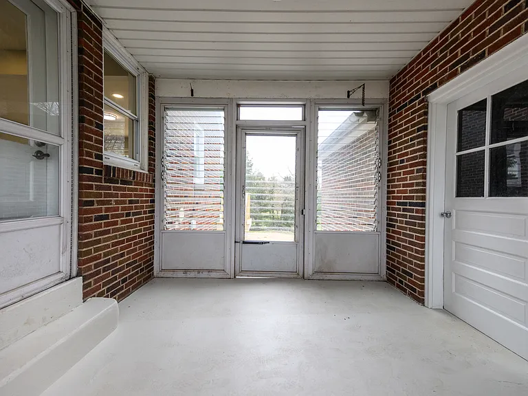 1050 S Keim St — Photo 36