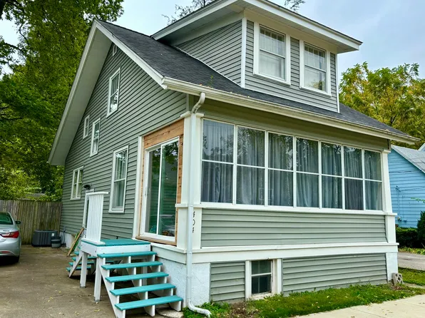 404 W Union St, Bloomington, IL 61701