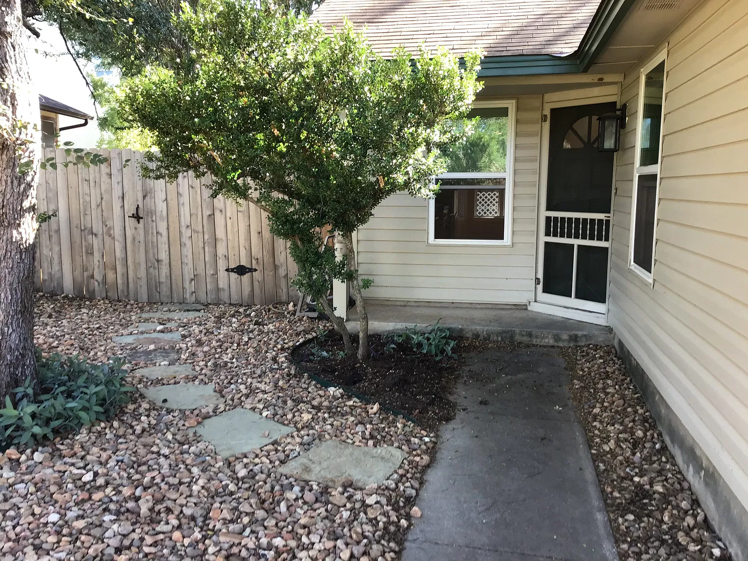 3 bed, 1171 sqft, $2,300 — Photo 4