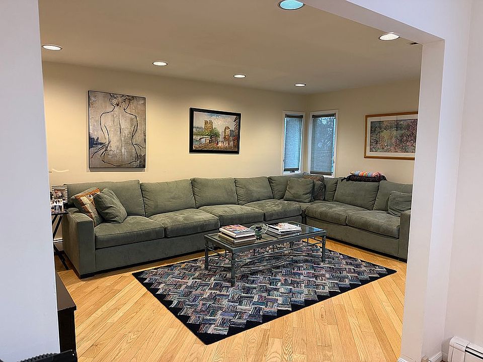 1st image of 731 Golf Dr
