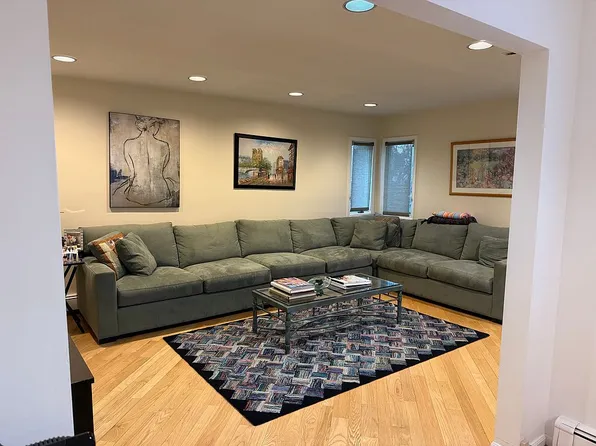 731 Golf Dr, Valley Stream, NY 11581