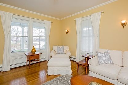 5th image of 11 Locust Woods Dr