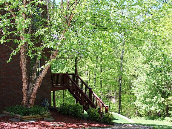 side stairs to covered deck