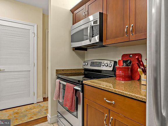 3rd image of 1600 Arch St #18-1410