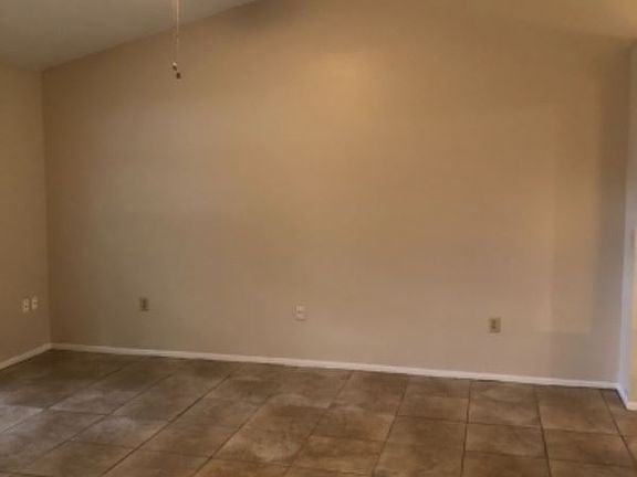 4th image of 10049 Massey St