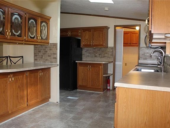 4th image of 8 Harvest Ln