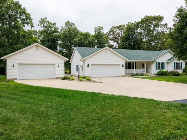 3608 Andrews Ct, Salem, IL 62881