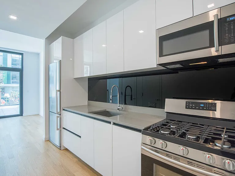 239 N 9th St #W517 — Photo 10