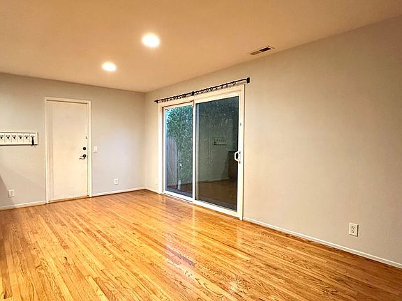 5th image of 7621 Dartmoor Ave