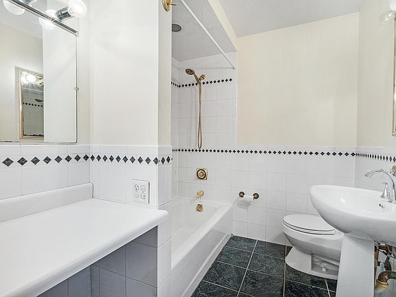 5th image of 225 Saint Pauls Ave APT 15G